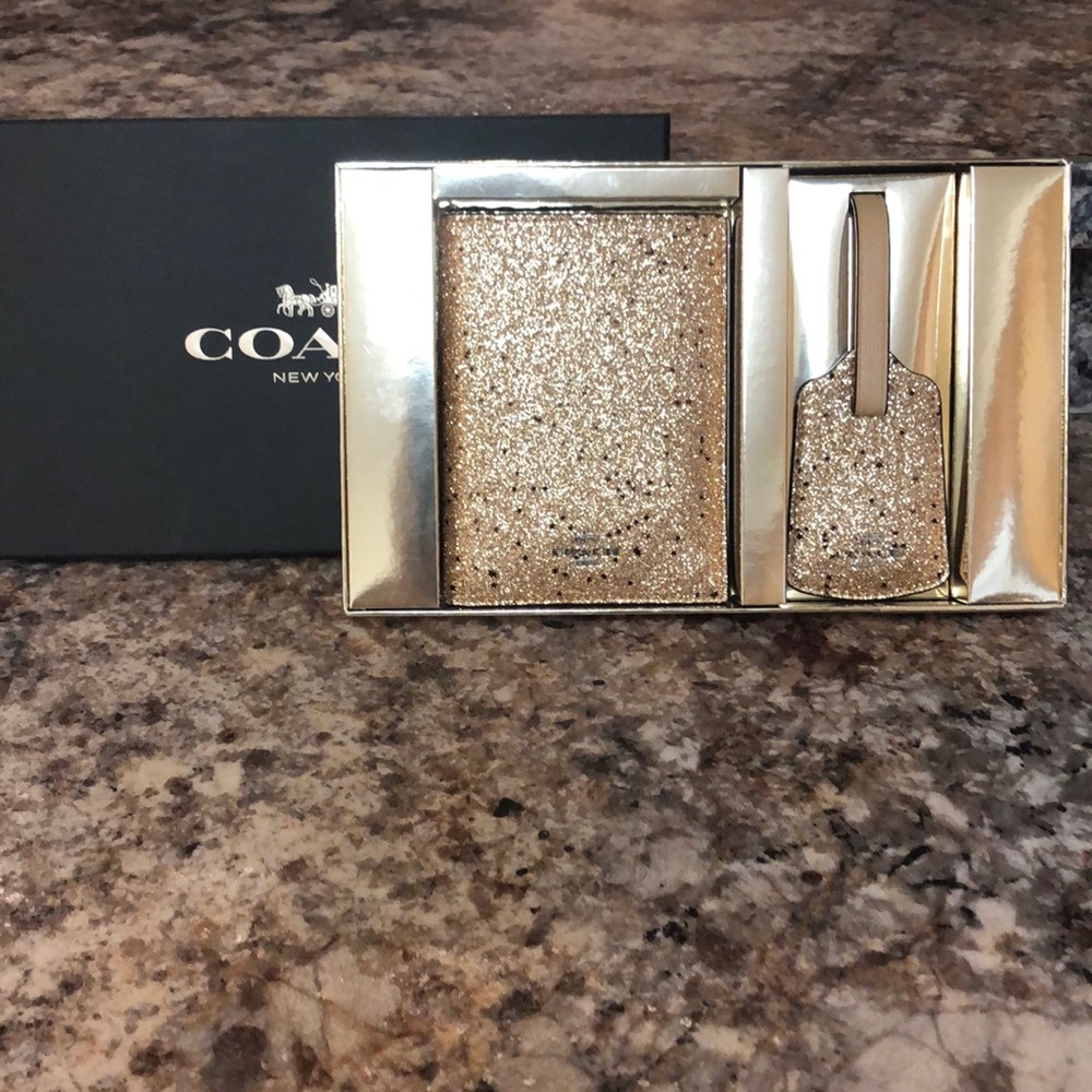 Coach passport holder & luggage tag 🏷 MAKE OFFER